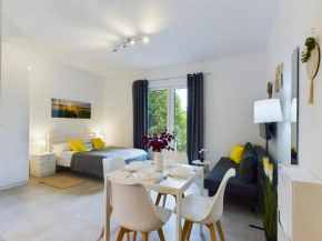 Studios with Parking and Garden near Warsaw Chopin Airport by Noclegi Renters